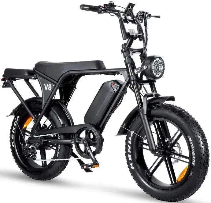 Elektrische step opgeklapt naast een fietspad in Nederland